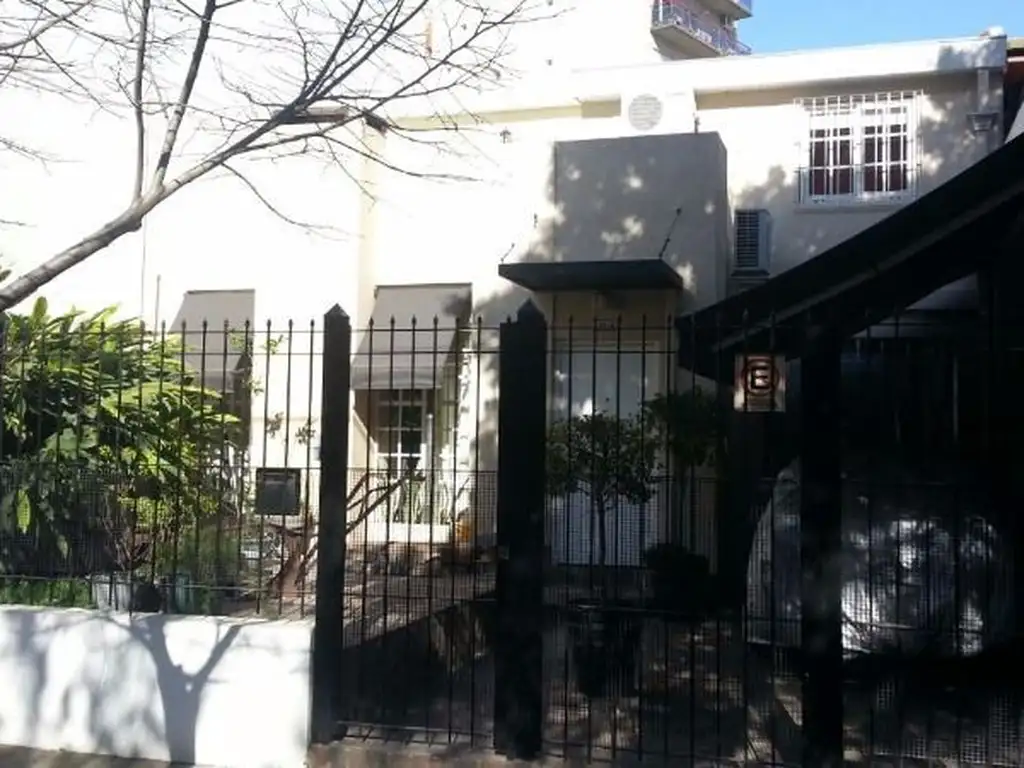 Villa del Parque casa en 2 plantas, 3 dormitorios, jardin, pileta, fondo