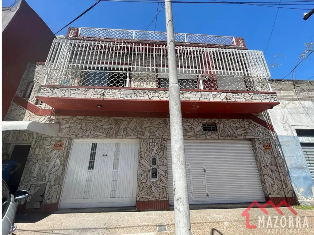 Casa con Local en VENTA - Caseros