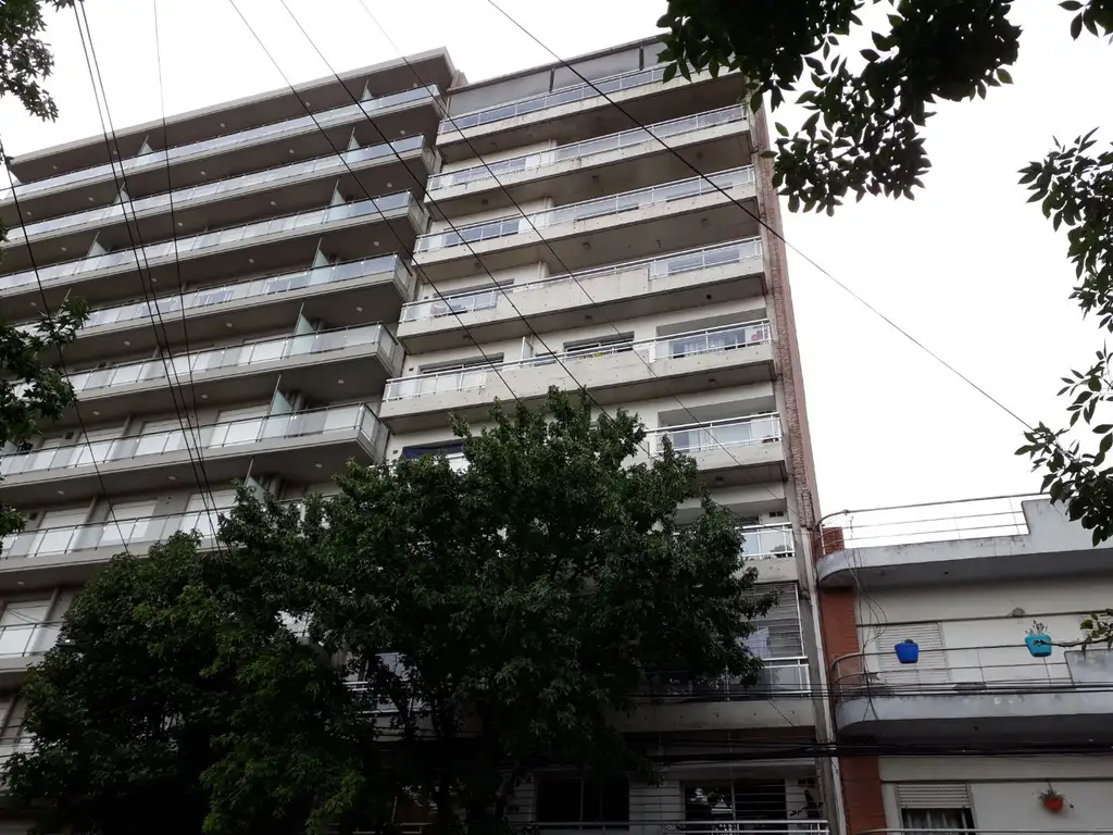 Departamento 2 dormitorios con cochera - VENTA