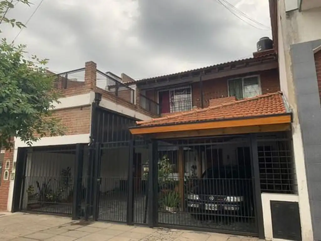 Venta De Casa De Casa De 6 Ambientes En Caseros