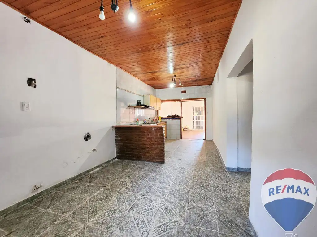 VENTA EN ZEBALLOS VARELA / CASA 4 AMBIENTES