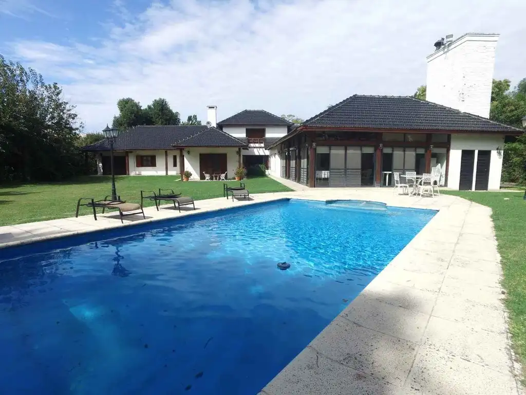 Imponente Casa 3000 m2 en Mapuche Country Club