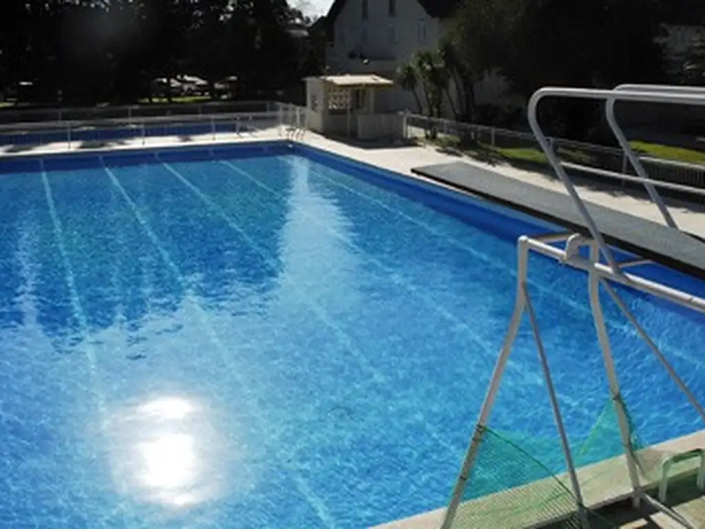Áreas comunes piscina, gimnasio, club-house, juegos en Club de Campo Aranzazu