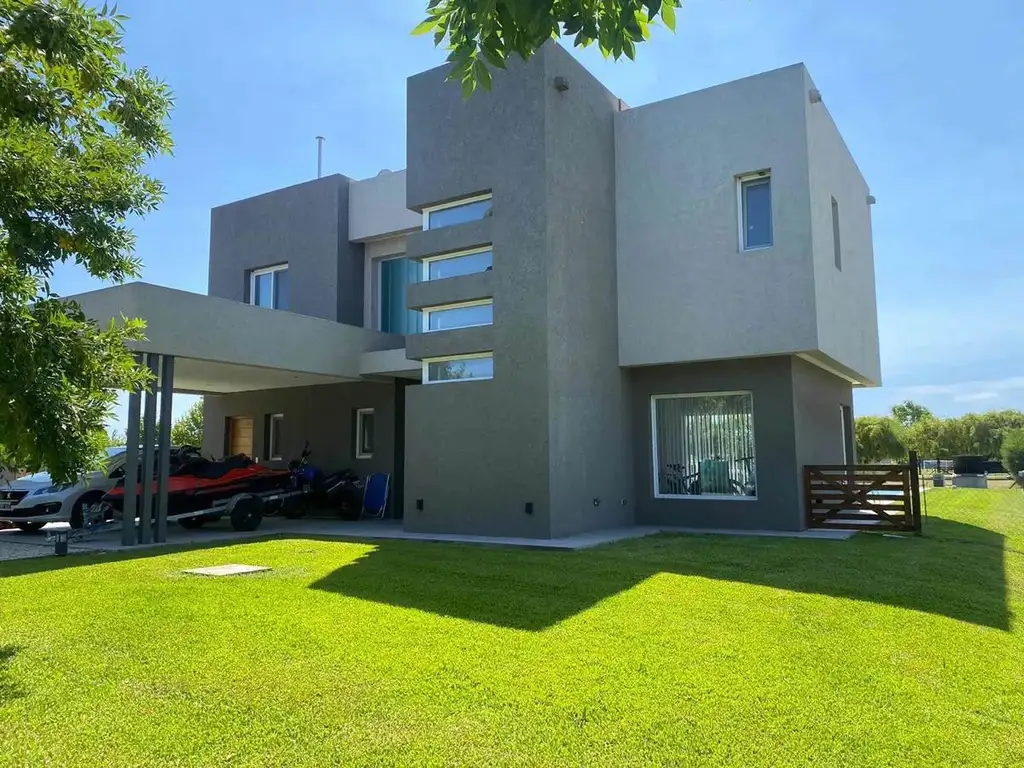 Casa en venta - 4 Dormitorios 5 Baños - Cocheras - 1000Mts2 - Haras del Sur II