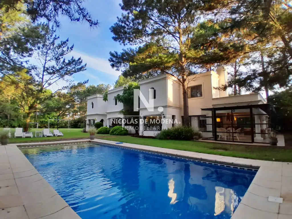 Casa de Cinco Dormitorios en Suite - Punta del Este