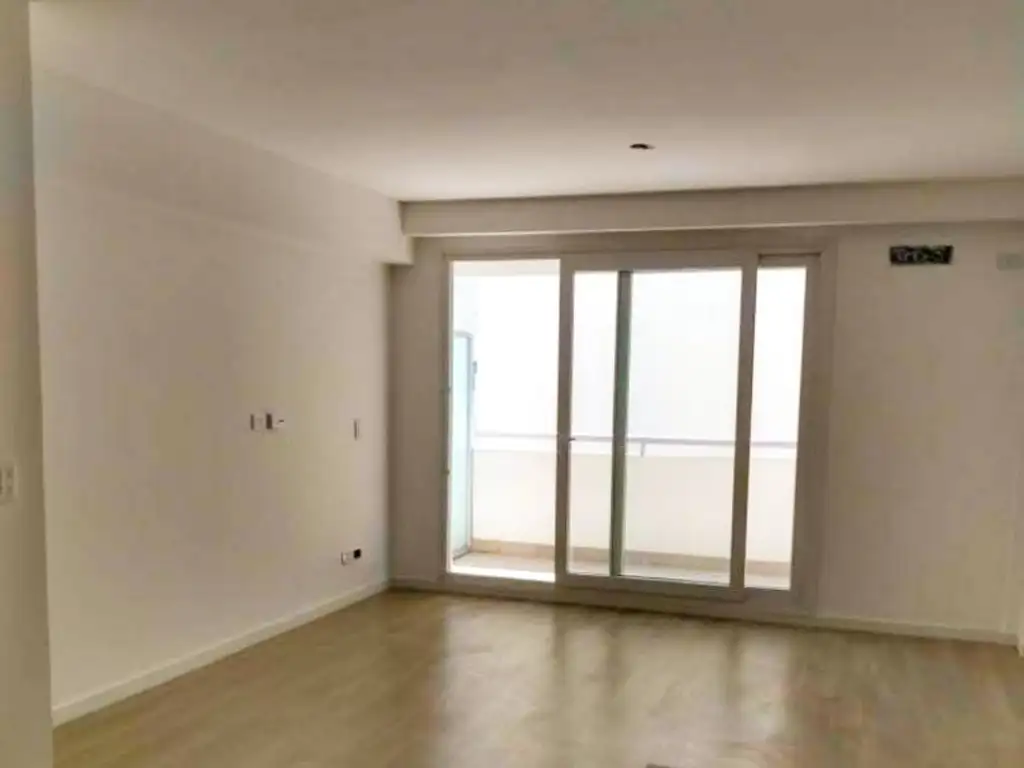 Lindo monoambiente, 45 mtrs, piso 4 contrafrente, 5 años, Av La Plata y Formosa