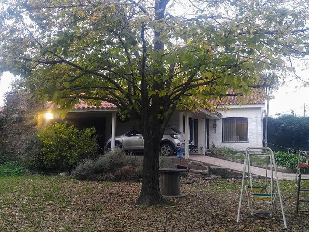 LOTE EN CASTELAR  A 2 CUADRAS DE SANTA ROSA