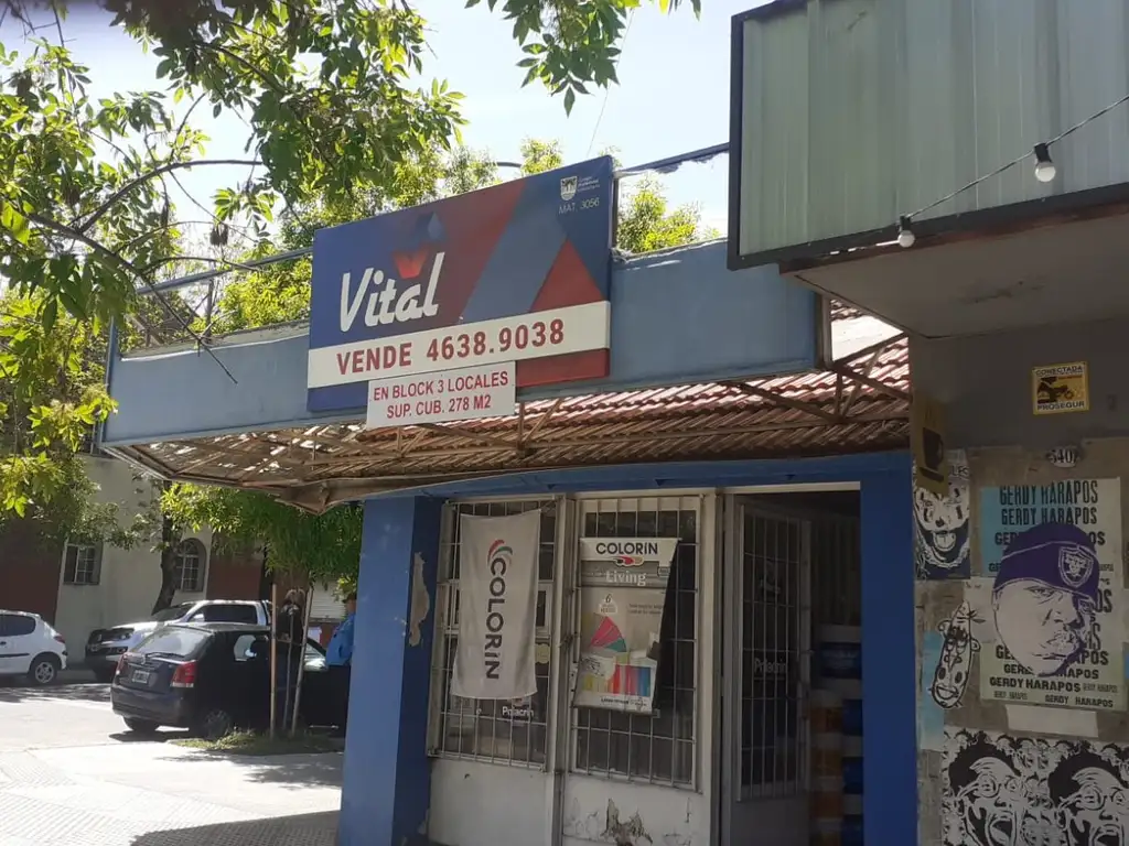 Venta en block: Esquina compuesta por 3 locales, totalizando 278 m2 cubiertos