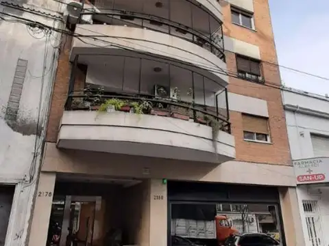 VENDO DPTO 4 AMBIENTES CON BALCON Y COCHERA EN LA MEJOR ZONA DE FLORES