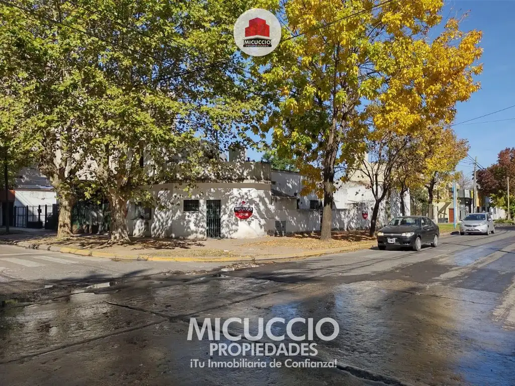 Lote con viviendas en venta, César Díaz esquina Rivadavia, Escobar centro. INMEJORABLE UBICACIÓN.