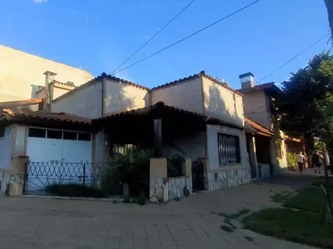 ESQUINA 3 AMB. CON COCHERA Y TERRAZA-CASEROS NORTE