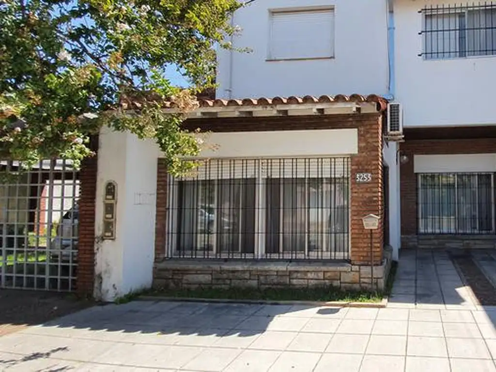 Gran PH de 6 ambientes con cochera y patio con parrilla-en venta