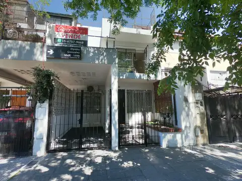 Triplex 4 amb + dependencia de servicio + cochera + patio + terraza