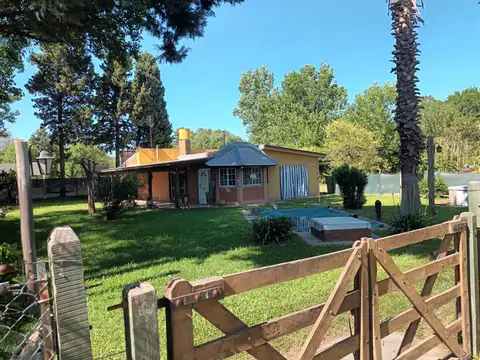 Casa en esquina Ibarlucea