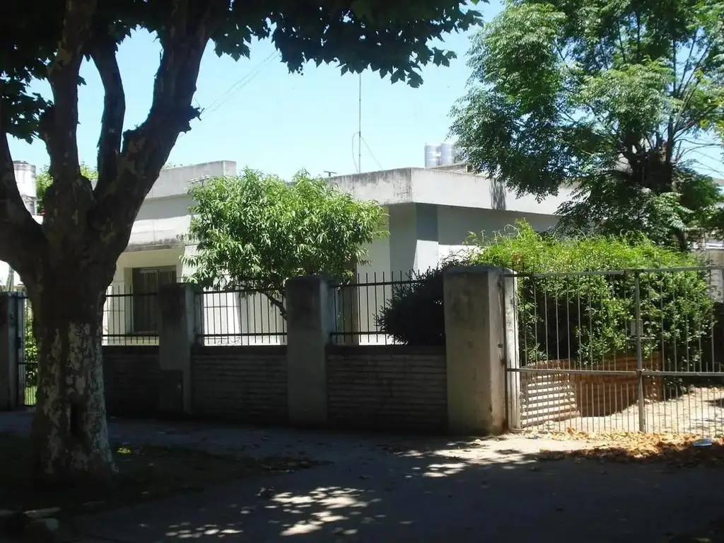 CASA EN VENTA CENTRO DE MARCOS PAZ - IDEAL INVERSOR -