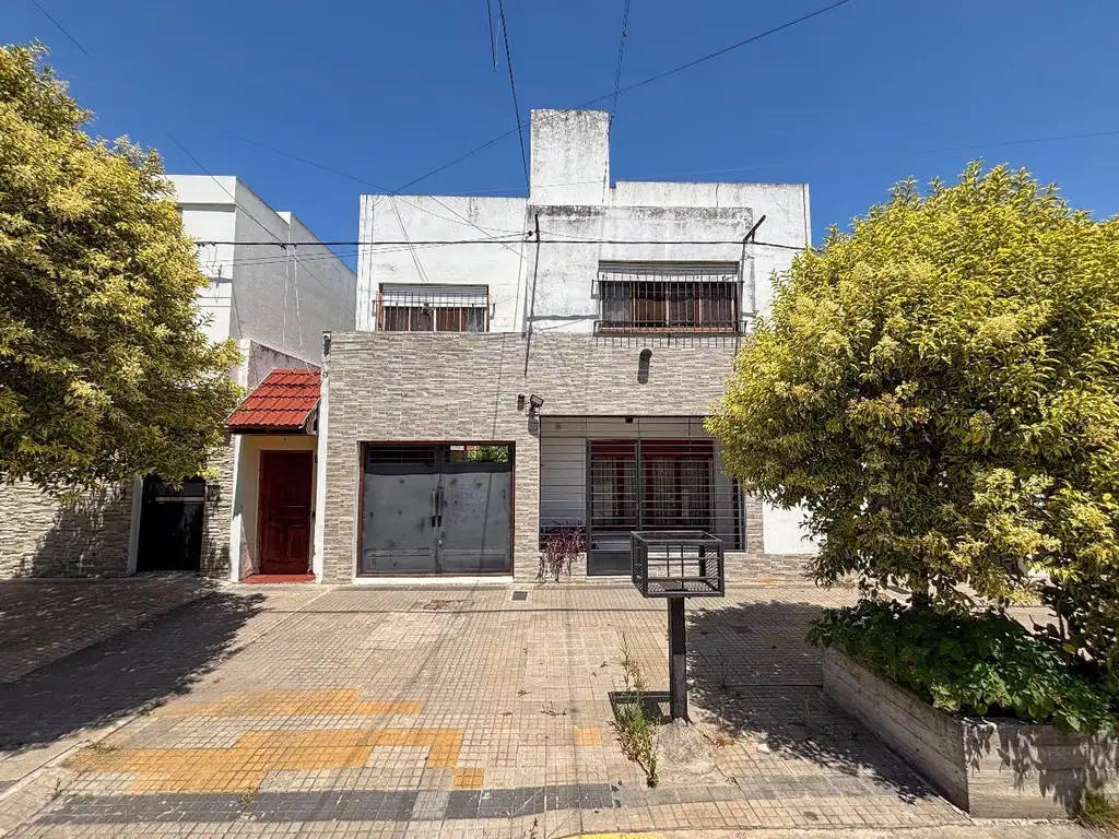 Casa en Venta en La Plata [Cod: -2384]