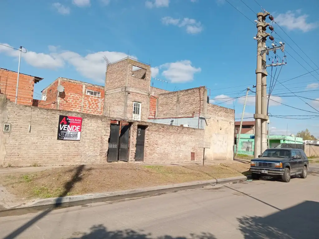 Excelente propiedad en Gonzalez Catan cerca del centro de catan y la estación de tren belgrano sur