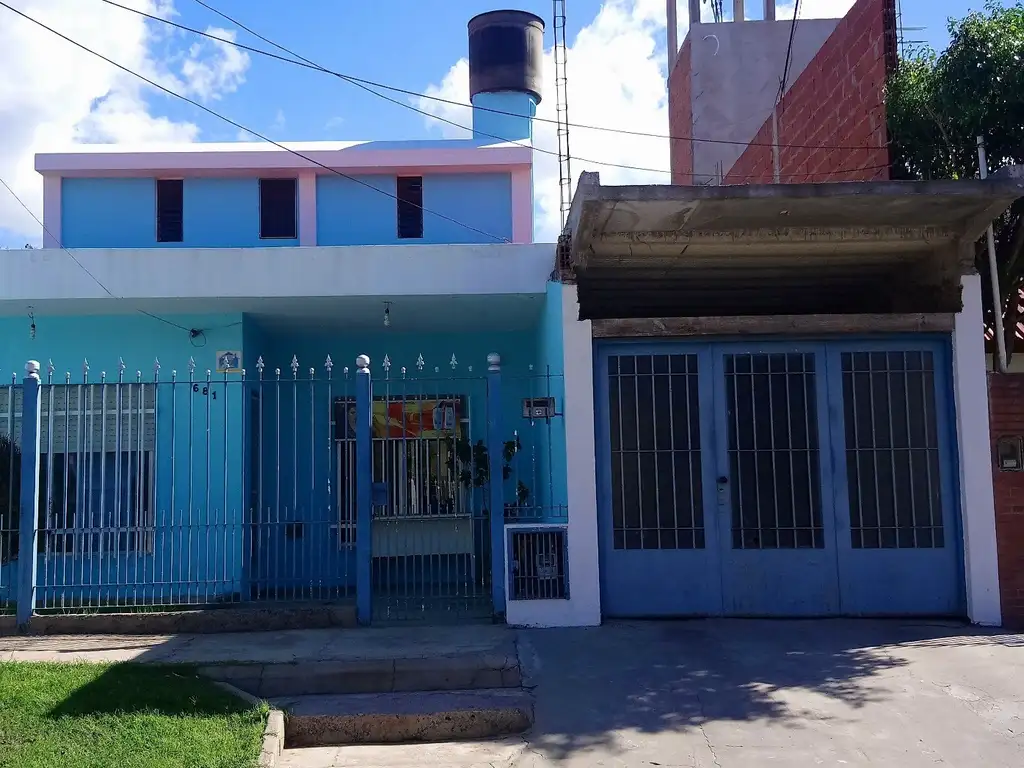 Sobre lote 10 x 30 regia casa en dos plantas en muy buen estado