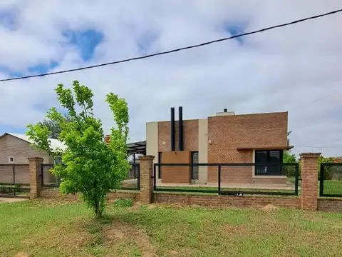 HERMOSA CASA EN ARROYO LEYES