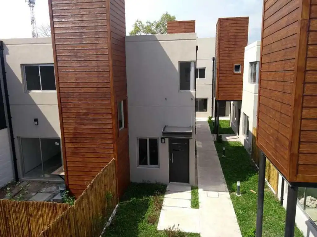 EXCELENTE CATEGORIA CONDOMINIO 3 AMBIENTES CON COCHERA