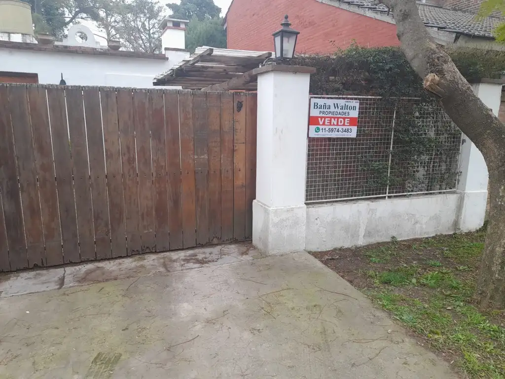 CASA EN VENTA DE VICENZO, CALLE LOS LAGARTOS USD 120.000