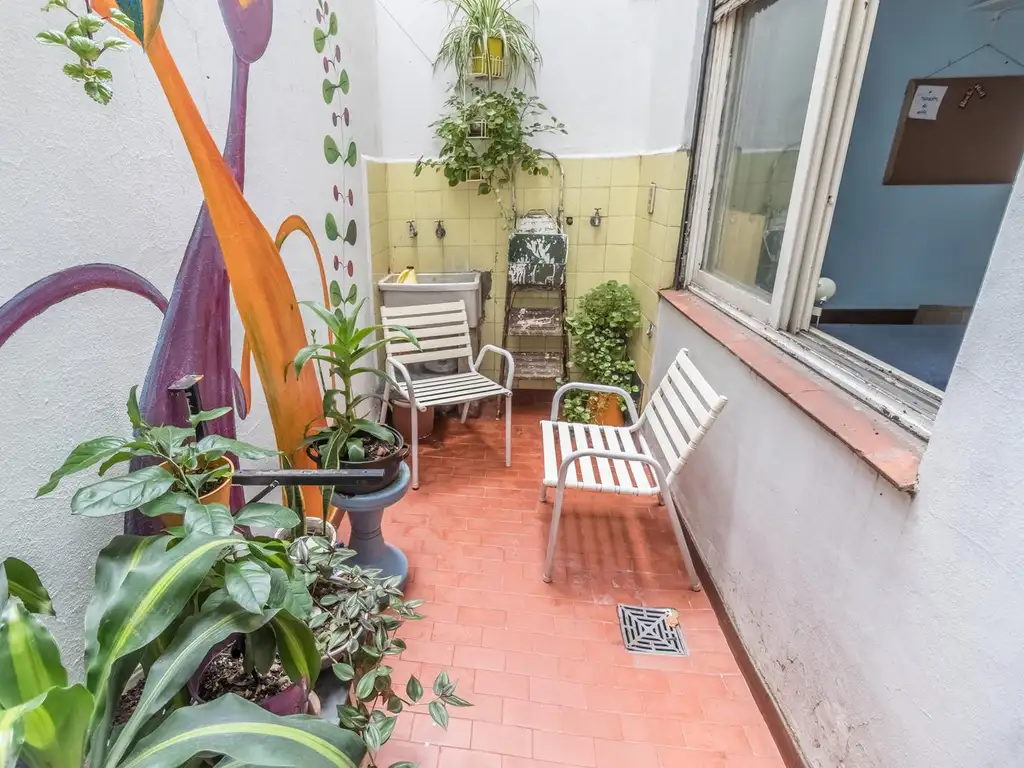 Departamento en Venta de 3 ambientes con patio Caballito