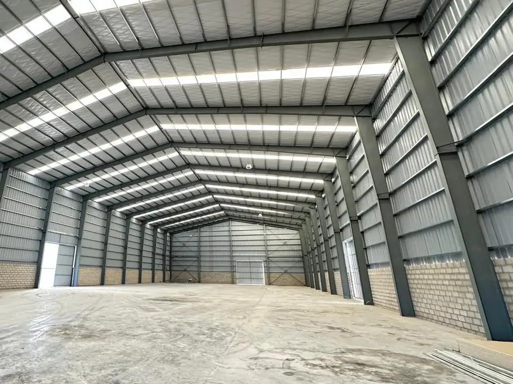 Alquiler Nave industrial premium en el Parque Industrial Berazategui (PIBERA) 2100m2