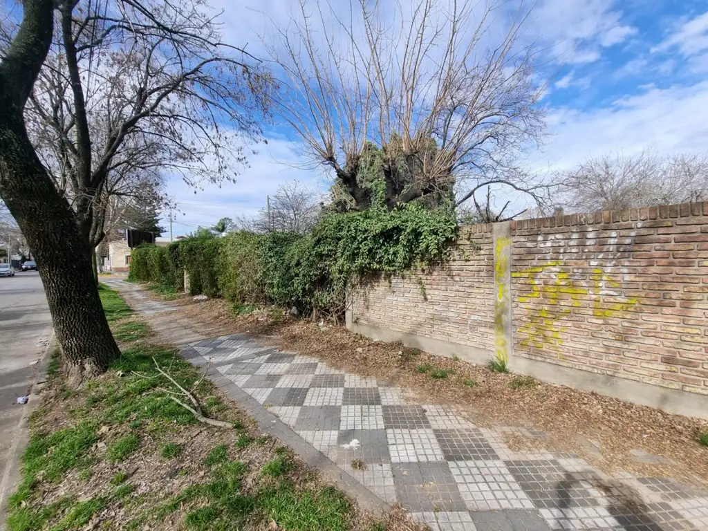 VENTA DE TERRENO DE 1231M2 CON PROYECTO LISTO PARA CONSTRUIR 1600M2 PARA LA VENTA!