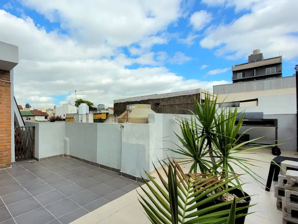 Venta PH en Villa Maipu 4 ambientes con terraza y cochera