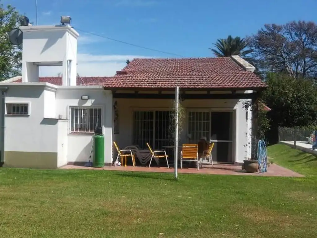 Excelente Chalet | 3 Dormitorios | Terreno de 1450 m² | Villa La Rivera