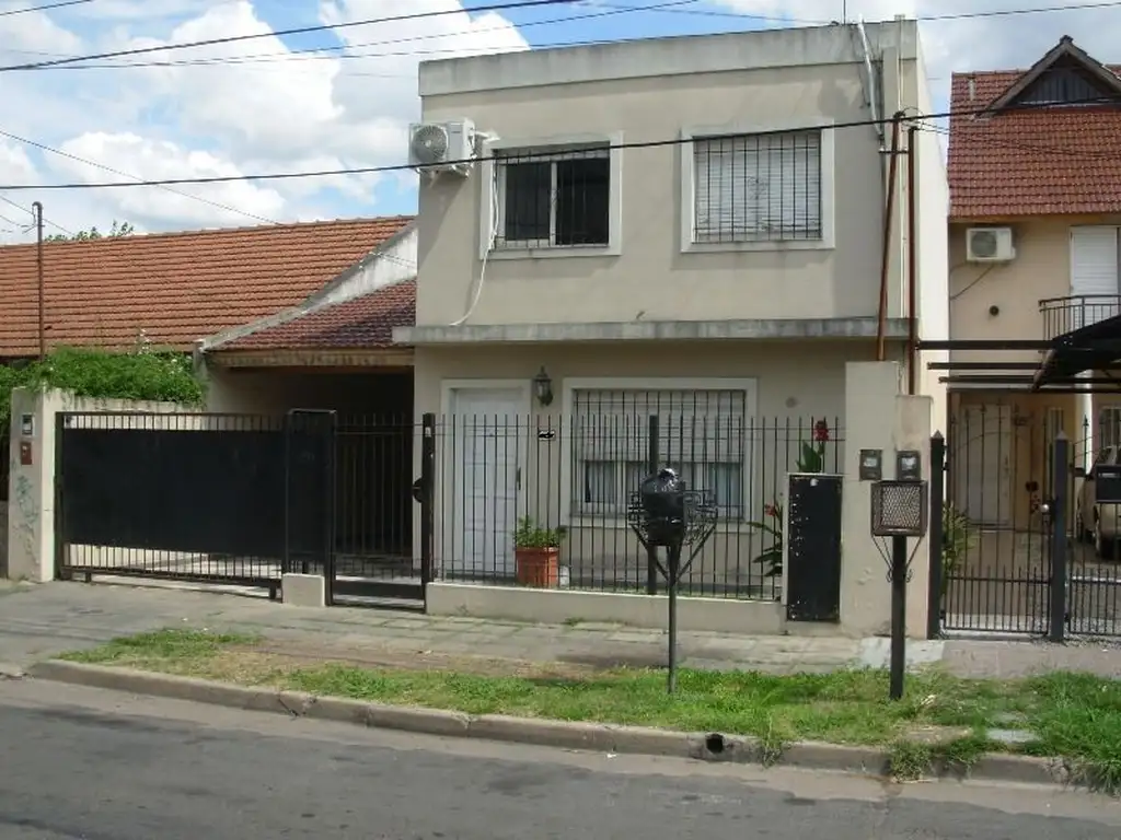 2 casas de 3 dormitorios c/u en un solo lote, venta en block