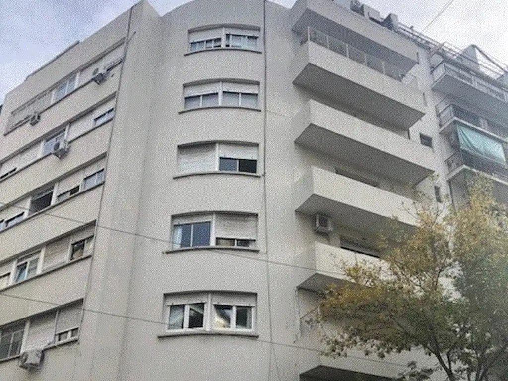 Excelente Departamento en Recoleta, por ubicación, distribución y cochera. En Uriburu y French