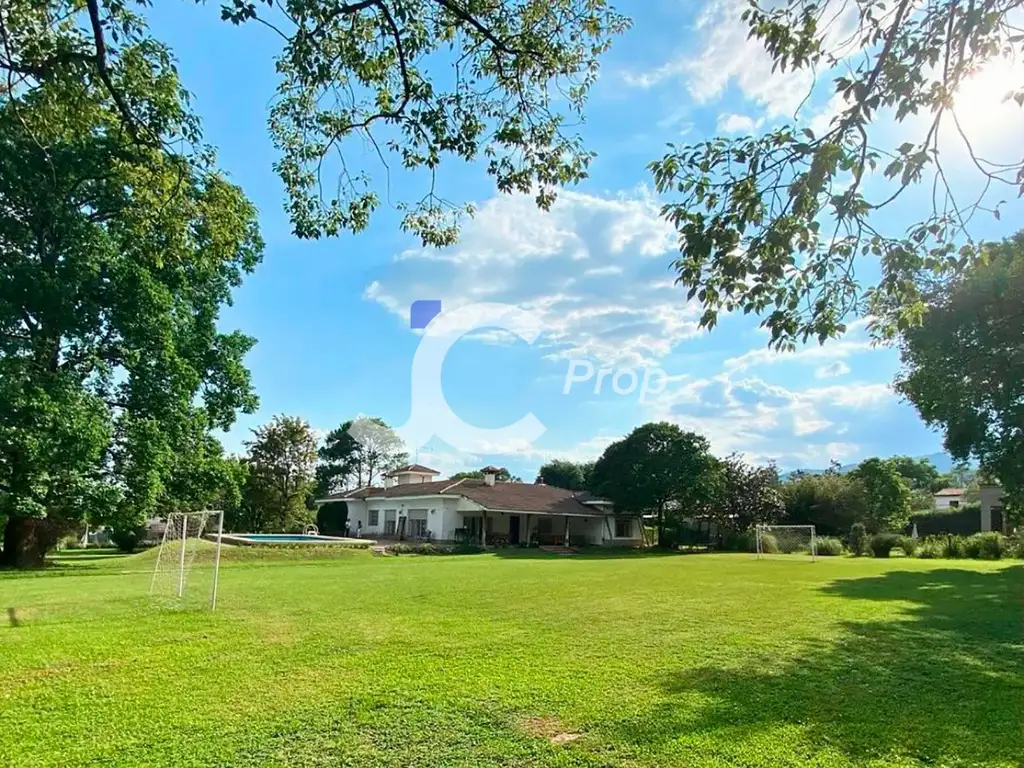 GRAN CASA EN LA MEJOR ZONA DE SAN LORENZO, SOBRE TERRENO DE 4000 MTS.