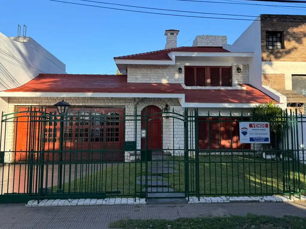 SE VENDE IMPONENTE PROPIEDAD CON PILETA ZONA SUR