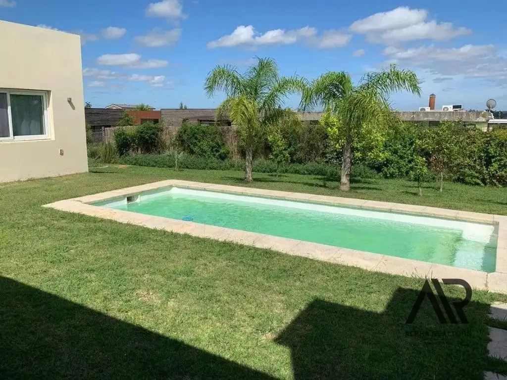 Excepcional Casa en venta de 3 dormitorios en Colinas De Carrasco