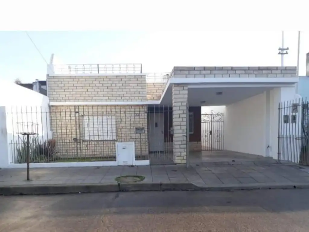 Casa de 5 ambientes a la venta, Sobral 351, Ezpeleta!