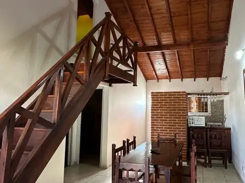 Departamento en 1º piso por escalera de 4 ambientes para 8 personas.