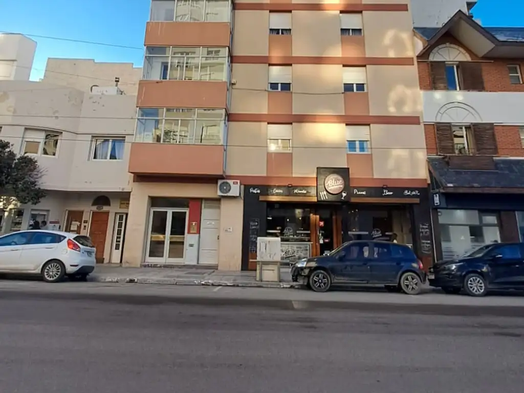 DEPARTAMENTO 5 AMB EN AVDA RIVADAVIA-PLENO CENTRO