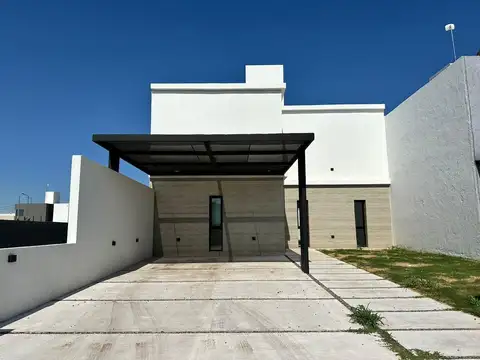 CASA EN VENTA 2 DORMITORIOS EN COLINAS DE MANANTIALES