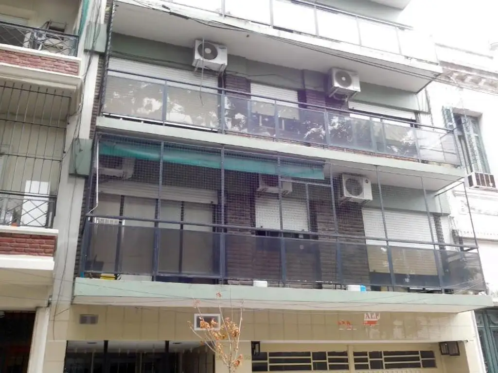 DEPARTAMENTO DE 4 AMBIENTES AL FRENTE CON BALCON