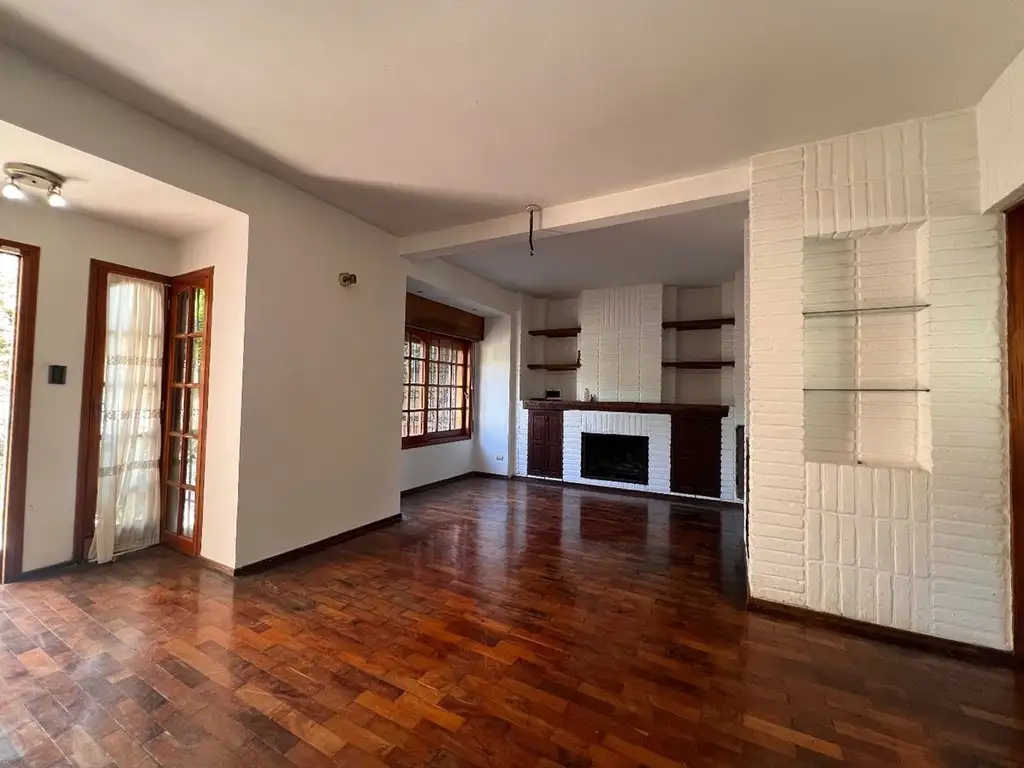 VENTA CASA 4 DORM PILETA QUINCHO ZONA MUJER URBANA