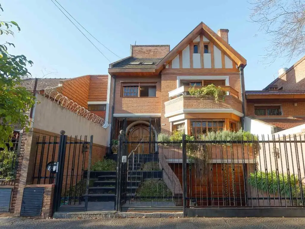 VENTA GRAN CASA EN VILLA DEVOTO - CHALET DE ESTILO