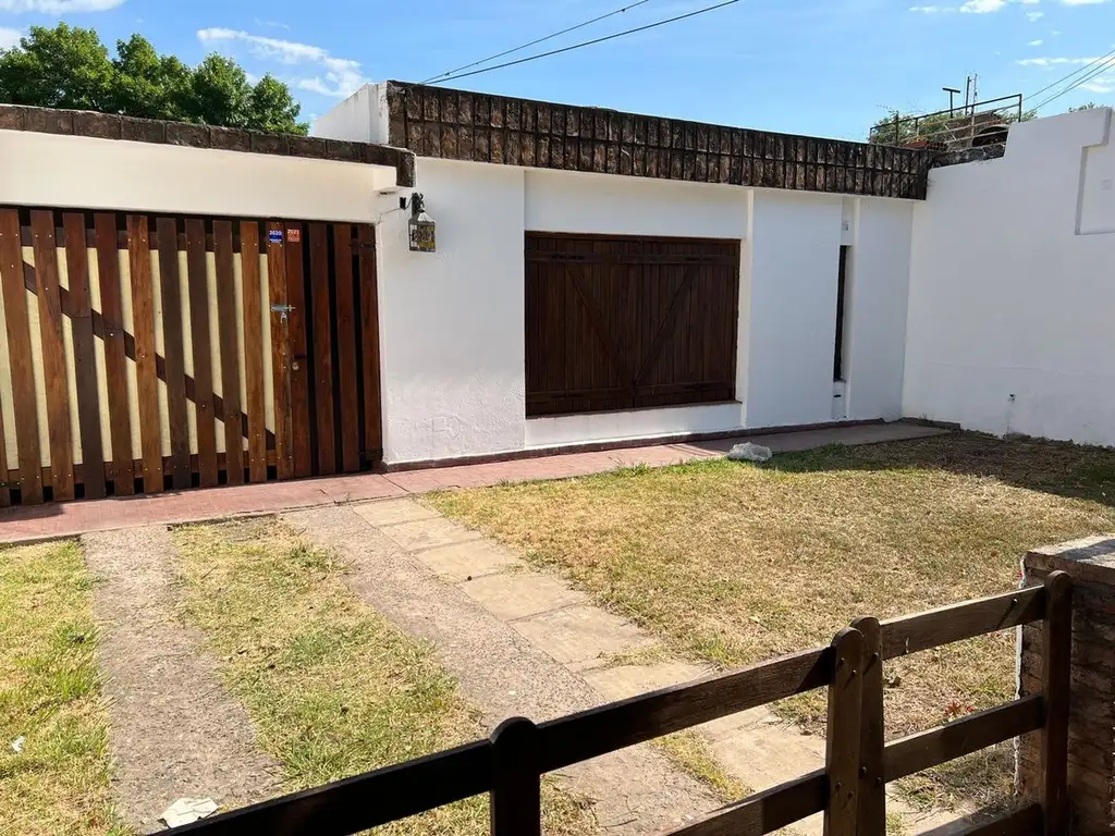 Venta casa dos dormitorios. 400 m2 de TERRENO