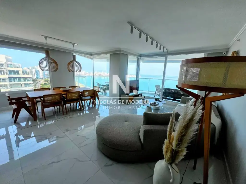 Apartamento en venta 4 dormitorios en Playa Mansa, Punta del Este.