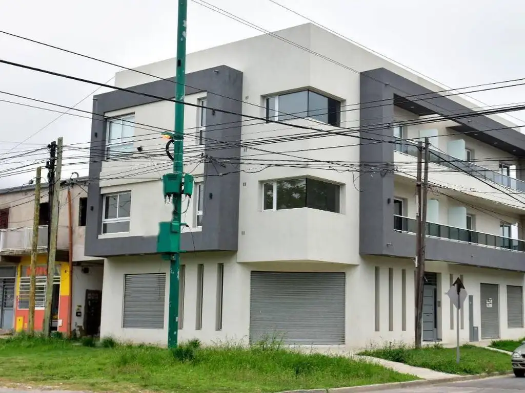 Local en venta - 80mts2 - Los Hornos