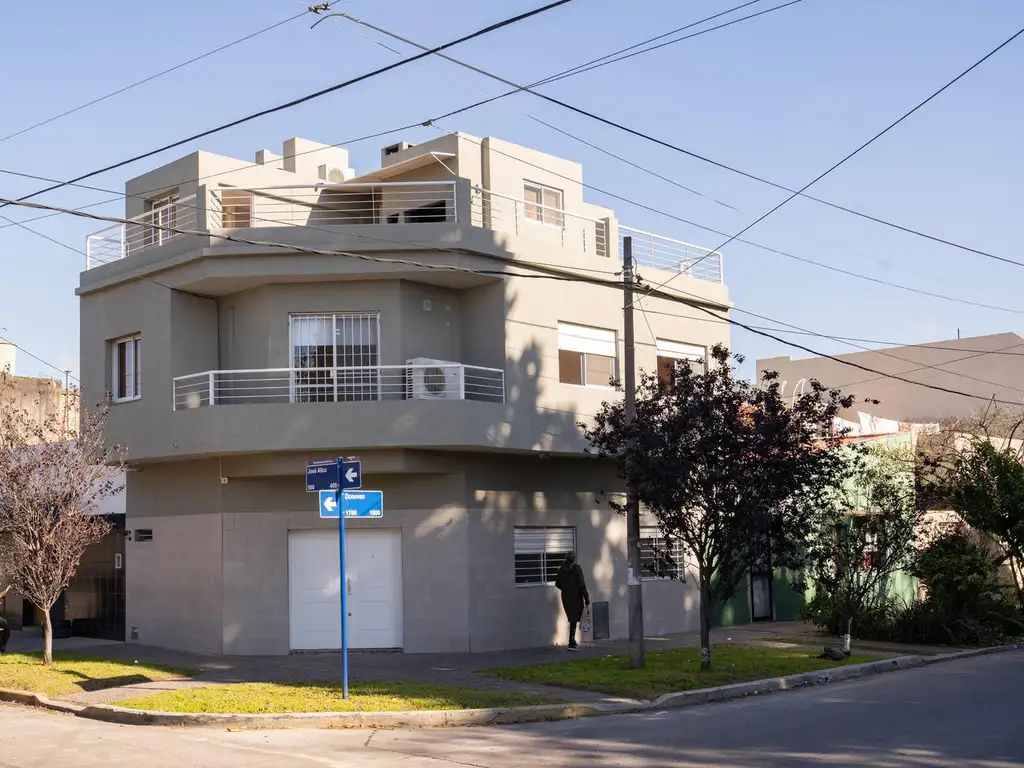 Venta de PH de 4 ambientes con terraza y quincho en Tapiales