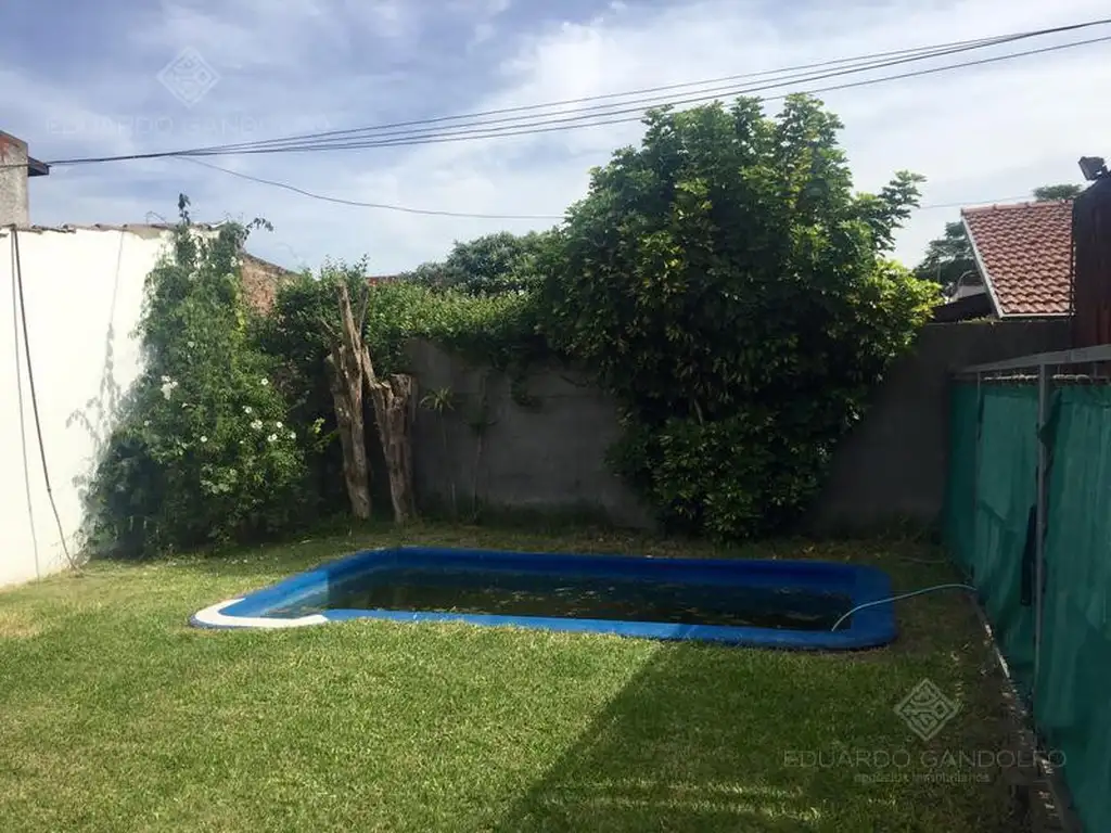 Casa Interna con jardín, pileta y entrada de auto - OPORTUNIDAD