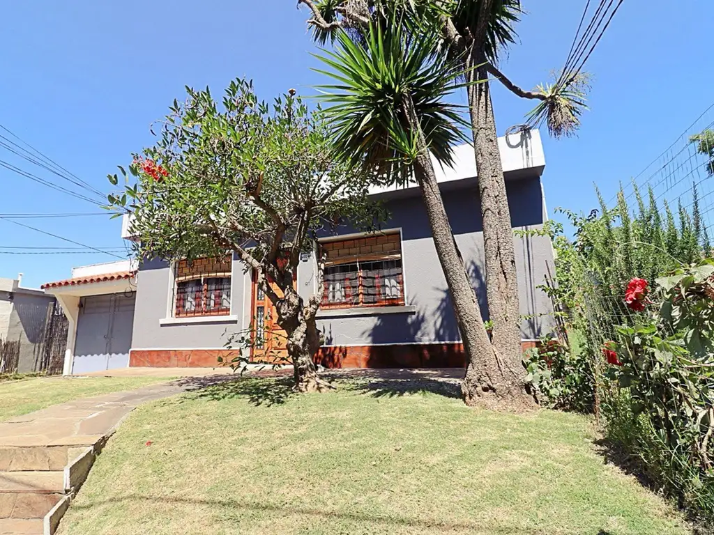 Venta 3 casas 4 dormitorios 3 baños Carrasco Norte