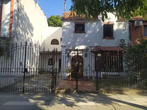 Casa en Villa Urquiza - Toma propiedad en parte de pago-