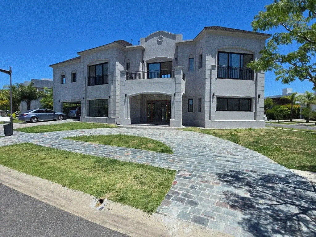 Majestuosa Casa de 5 amb. en el Barrio Privado de Nuevo Quilmes, Don Bosco.